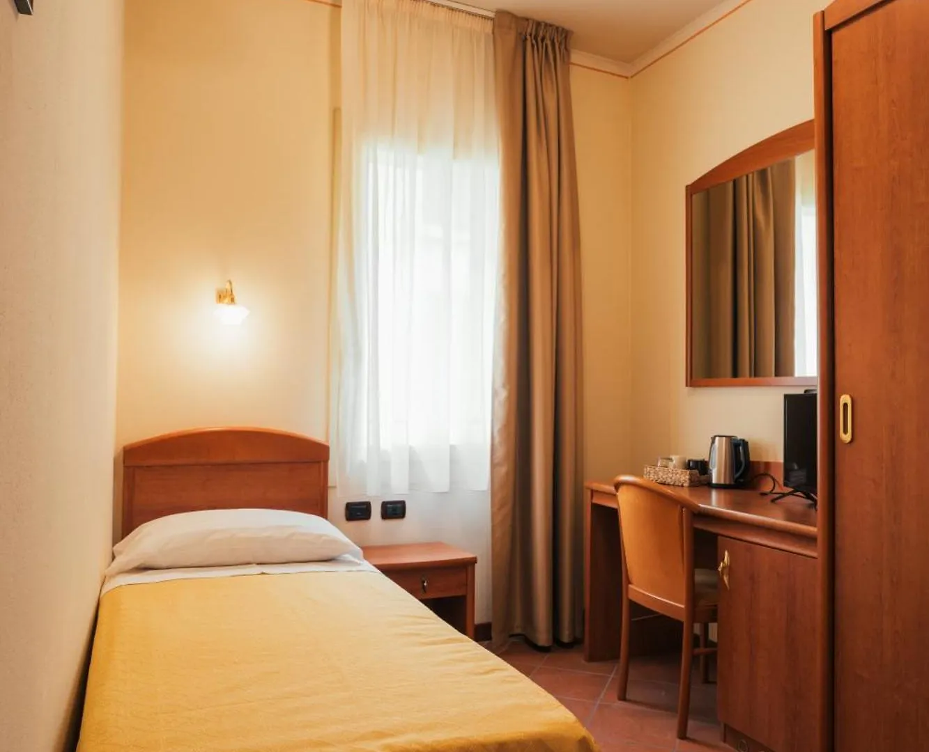 Albergo Cane ドッツア 3*,  イタリア