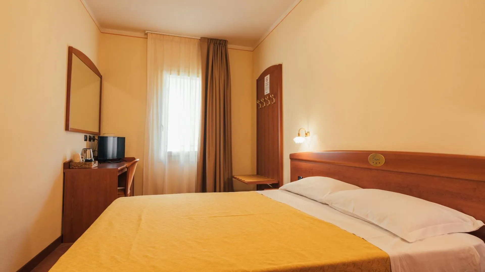 Albergo Cane ドッツア イタリア