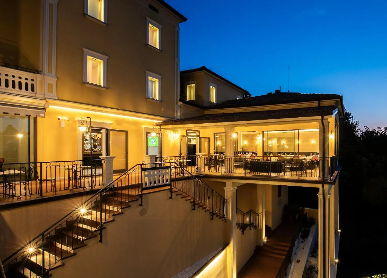 Albergo Cane ドッツア 3*,  イタリア